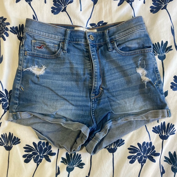Hollister denim shorts, great condition - Picture 1 of 3